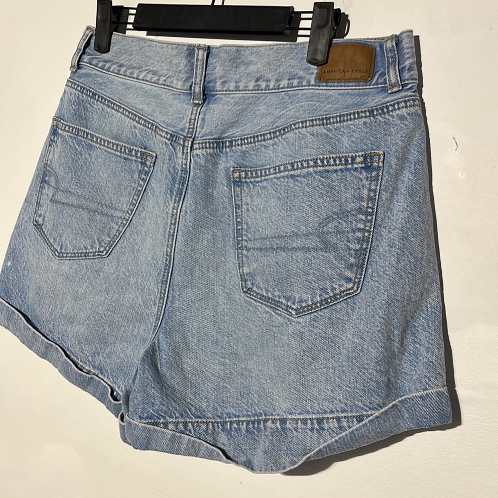 American Eagle Light Wash High Rise Mom Denim Shorts Size 10 - Picture 6 of 9
